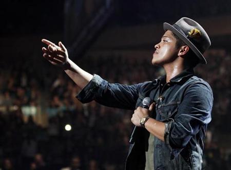 Bruno Mars throws Grenade to top of singles ch