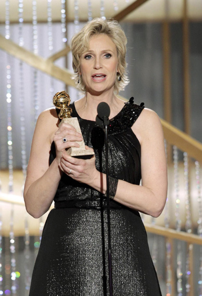 Jane Lynch accepts the award for best supporting actress for 'Glee'
