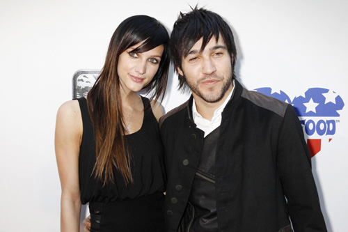 Ashlee Simpson files for divorce from Pete Wentz