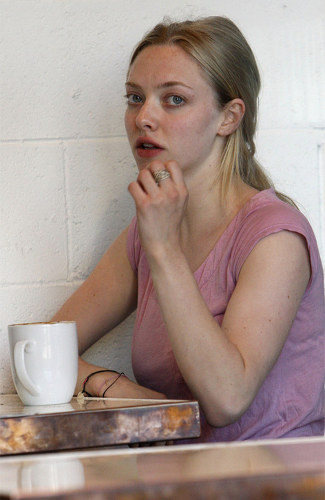Amanda Seyfried obsessed with foul language