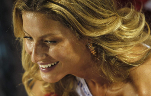 Gisele Bundchen dances during annual Carnival parade