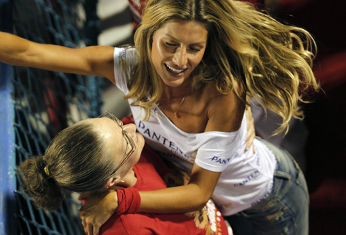 Gisele Bundchen dances during annual Carnival parade