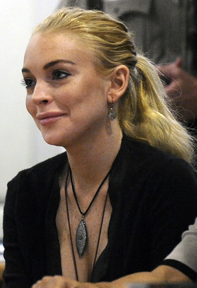 Video of Lohan leaving store with necklace aired