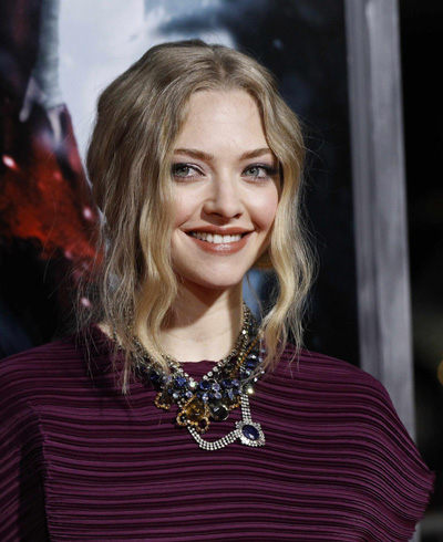 amanda seyfried eye color. 2011 Amanda Seyfried Red