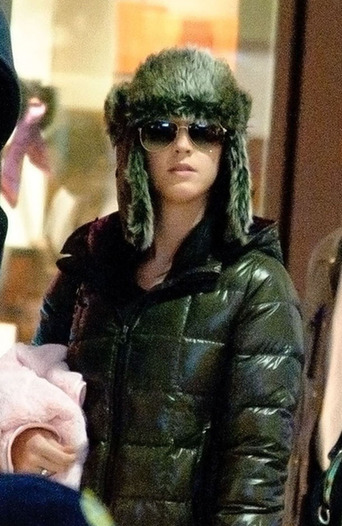 Katy Perry stocks tour bus with delicacies