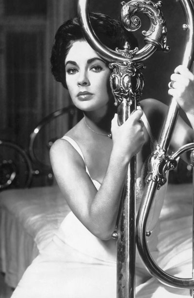Broadway dims lights for Elizabeth Taylor