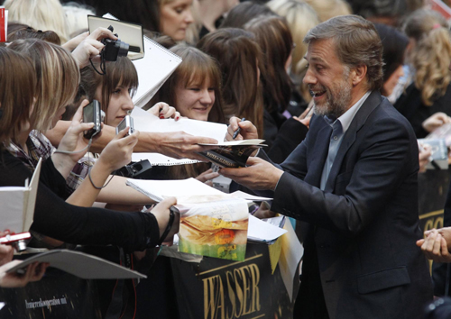 Robert Pattinson attends premiere of movie 