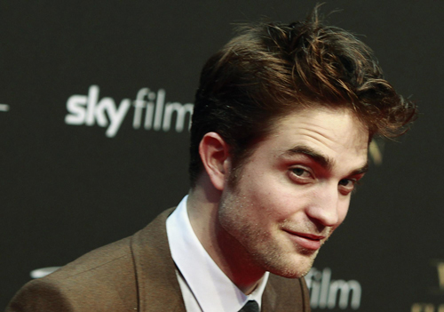 Robert Pattinson attends premiere of movie 