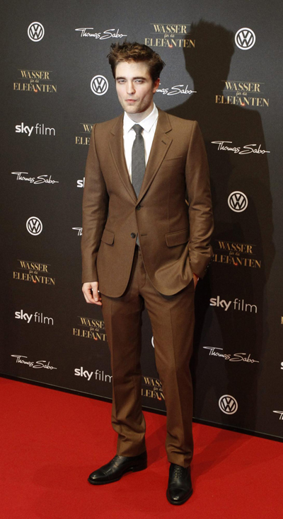 Robert Pattinson attends premiere of movie 