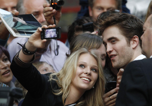 Robert Pattinson attends premiere of movie 