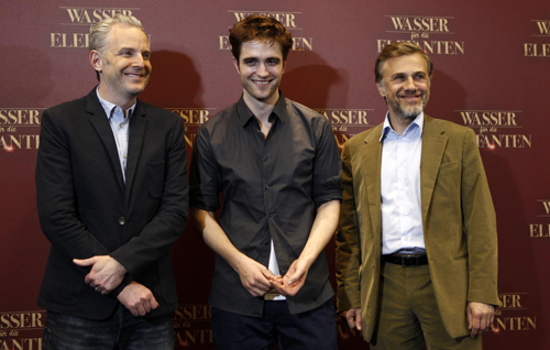 Robert Pattinson attends premiere of movie 