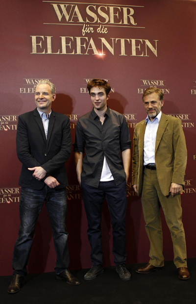 Robert Pattinson attends premiere of movie 
