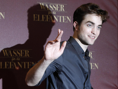 Robert Pattinson attends premiere of movie 