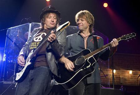 Bon Jovi to tour while guitarist in rehab