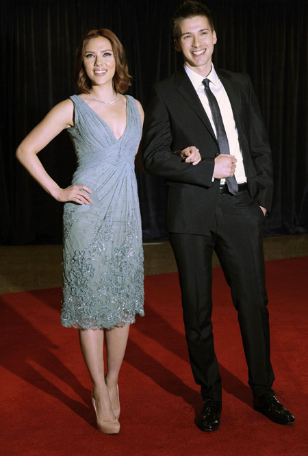 scarlett johansson brother hunter. Actress Scarlett Johansson and