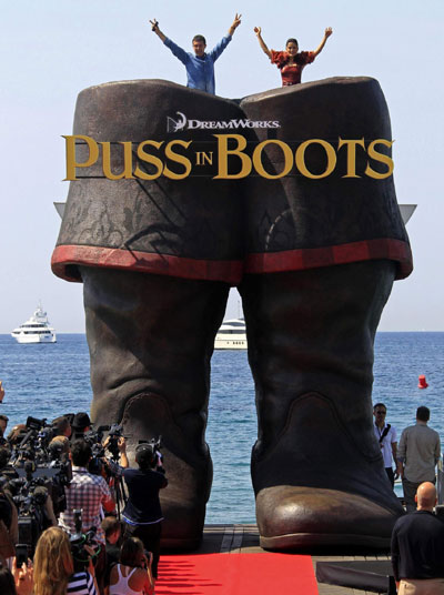 Banderas and Hayek pose for the film 'Puss In Boots'