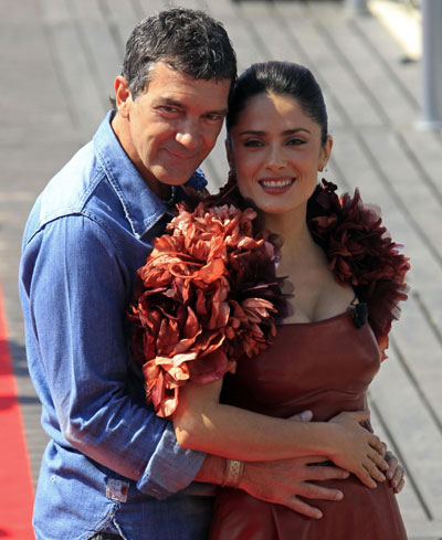 Banderas and Hayek pose for the film 'Puss In Boots'