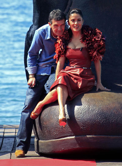 Banderas and Hayek pose for the film 'Puss In Boots'