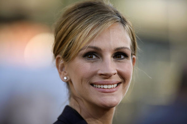 Hanks,Julia Roberts attend premiere of 'Larry C