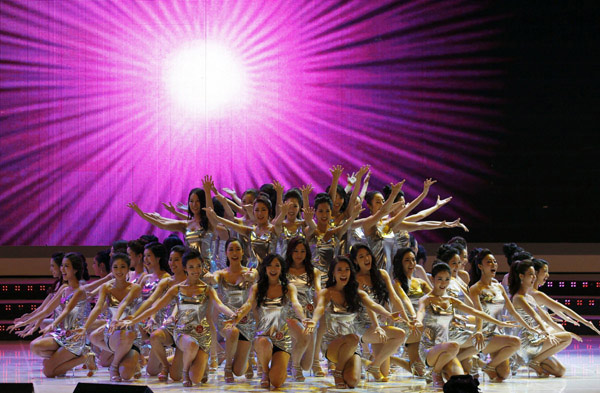 Lee Seong-hye crowned Miss Korea 2011