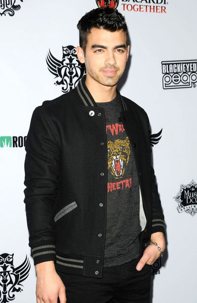 Joe Jonas wears dirty clothes|Celebrities|china