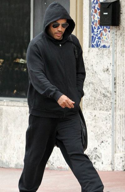 Lenny Kravitz paranoid about phone radiation