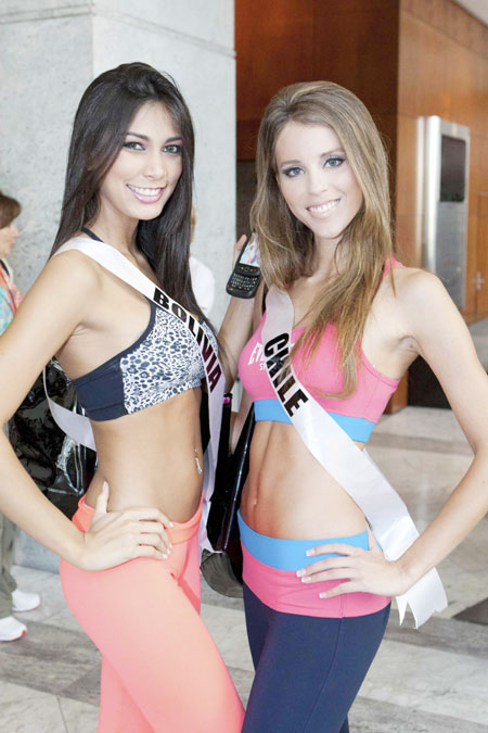 Miss Universe 2011 contestants play football in Sao Paulo