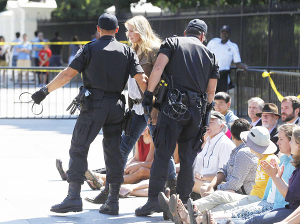 Daryl Hannah arrested in White House protest