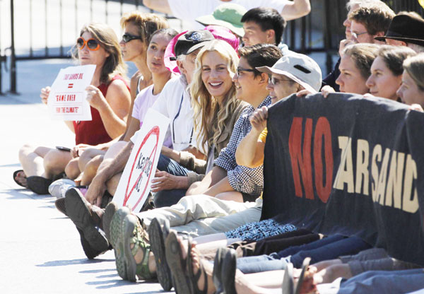 Daryl Hannah arrested in White House protest