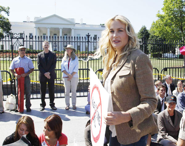 Daryl Hannah arrested in White House protest|C