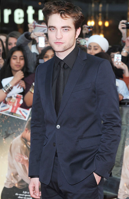 Robert Pattinson buys guitar for tramp