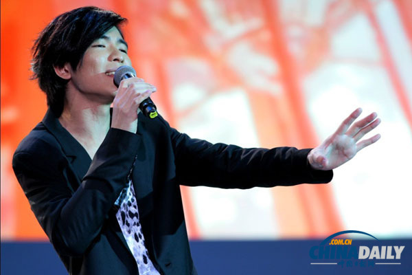 Jam Hsiao celebrates success with fans