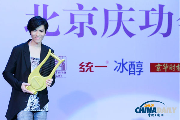 Jam Hsiao celebrates success with fans