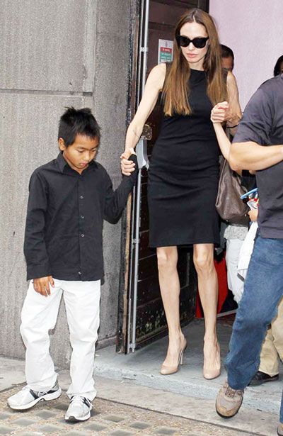 Angelina Jolie's sons have fish pedicures