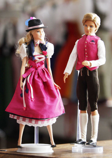 Barbie and Ken dolls dressed in Dirndl
