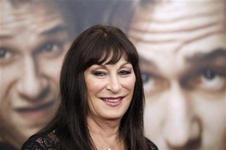 Cancer comedy '50/50' hits home for Anjelica Huston