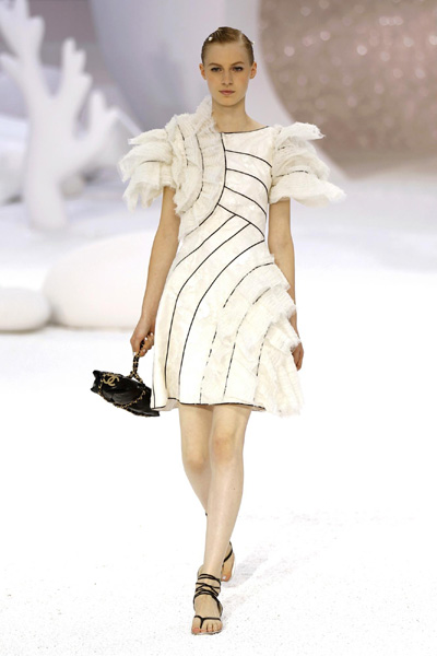 Chanel Spring/Summer 2012 <!-- ab 17042453 -->2011 flash<!-- ae