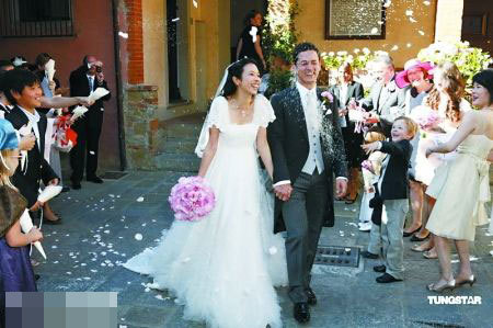 Several female entertainers get married in October