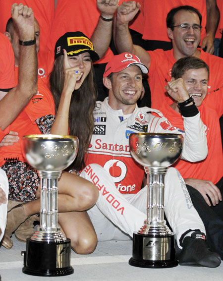 Button celebrates victory with model girlfriend