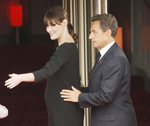 Reports: French first lady gives birth to girl