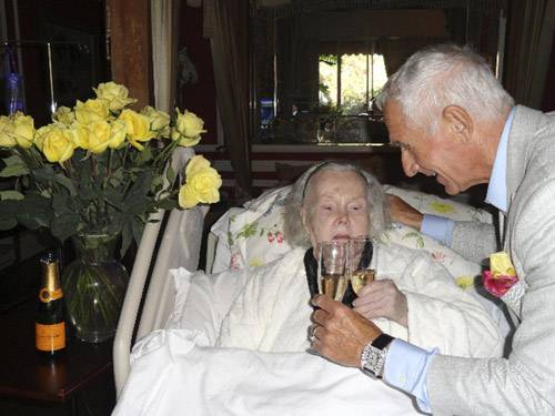 Zsa Zsa Gabor returns home from hospital