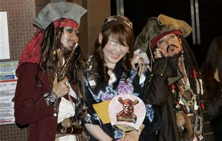 Pregnant Bellas, Capt Jacks top Halloween costumes