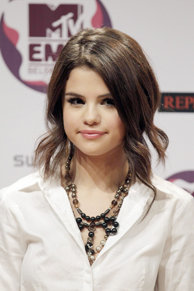 Selena Gomez speaks on 2011 MRV EMA|Tel