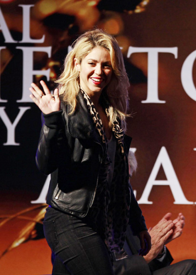 Shakira and father present new book