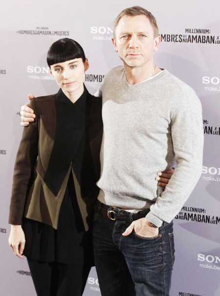 Daniel Craig promotes 'Dragon Tattoo' in Madrid