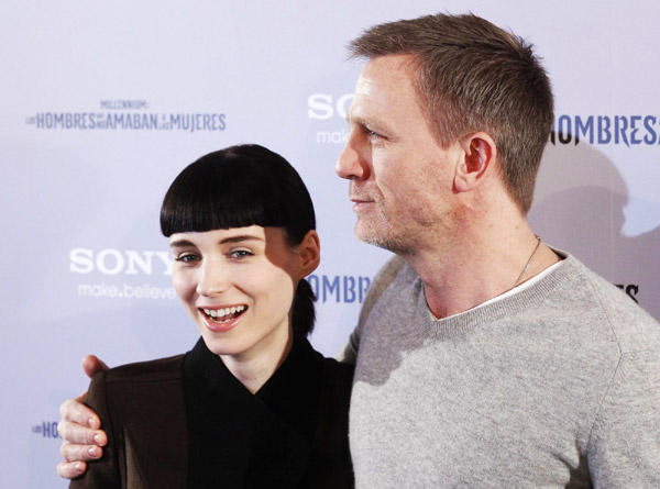 Daniel Craig promotes 'Dragon Tattoo' in Madrid