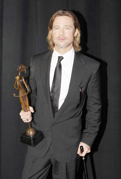 Pitt kicks off 2012 award season