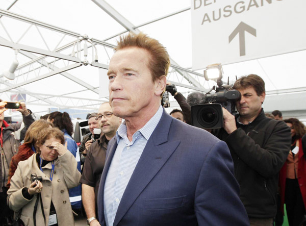 Schwarzenegger visits Geneva Auto Show