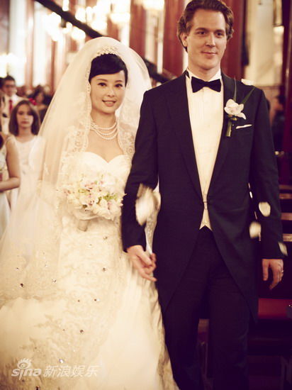 Yuan Li holds wedding ceremony Chinese 