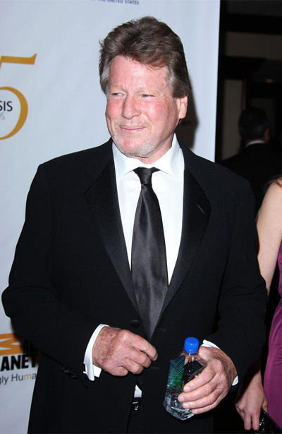 Ryan O'Neal's cancer 'under control'|Celebrities